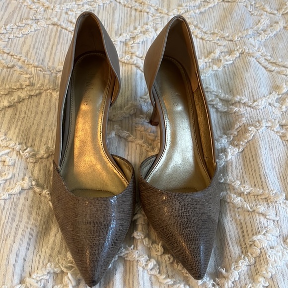 Size 8 heels - Picture 2 of 7